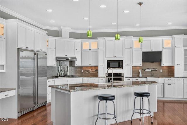 4200 Falcon Ridge Terrace, Medford, OR 97504