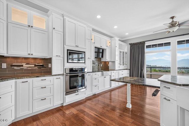 4200 Falcon Ridge Terrace, Medford, OR 97504