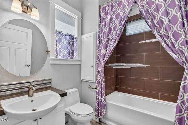 4200 Falcon Ridge Terrace, Medford, OR 97504