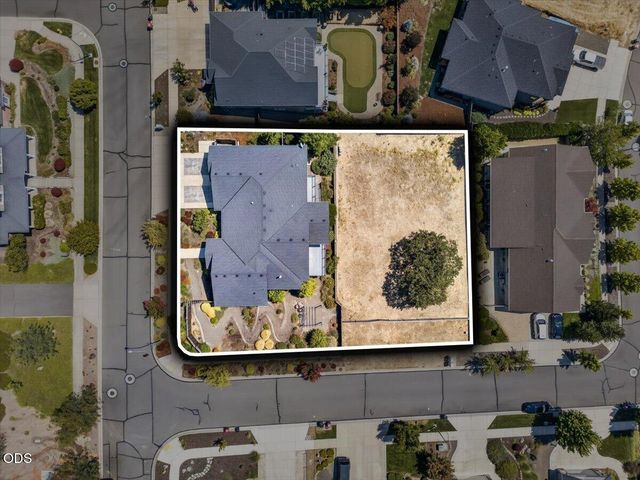 4200 Falcon Ridge Terrace, Medford, OR 97504