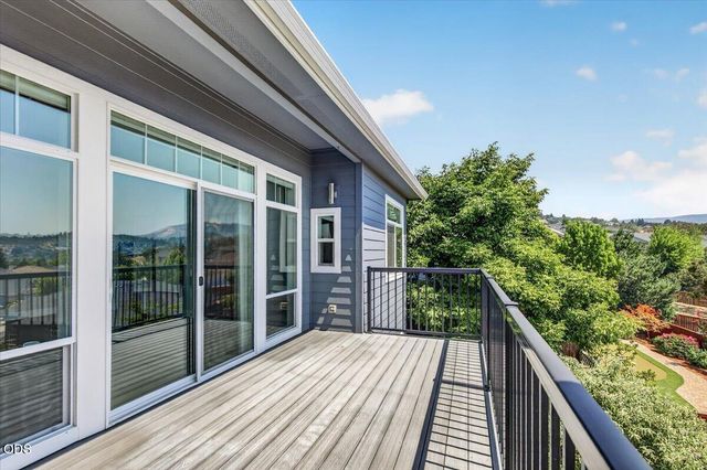 4200 Falcon Ridge Terrace, Medford, OR 97504