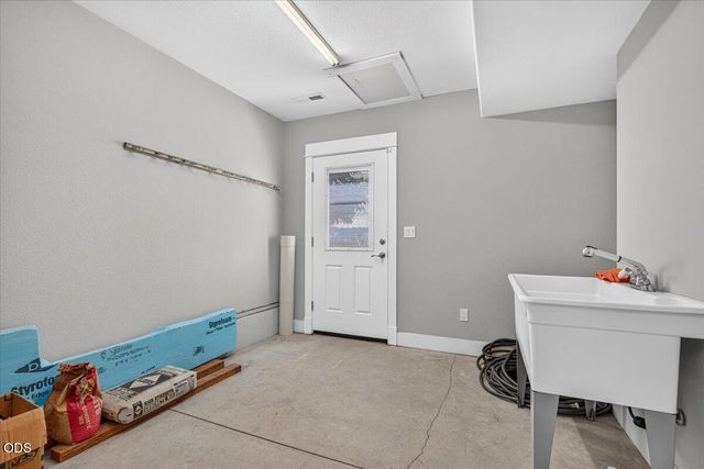 4200 Falcon Ridge Terrace, Medford, OR 97504