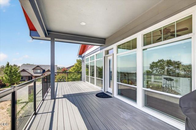 4200 Falcon Ridge Terrace, Medford, OR 97504