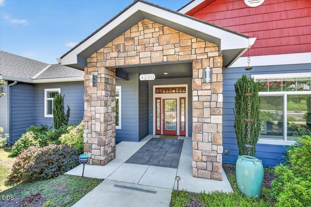 4200 Falcon Ridge Terrace, Medford, OR 97504