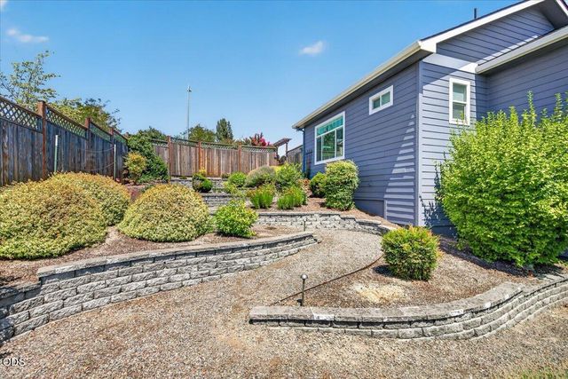 4200 Falcon Ridge Terrace, Medford, OR 97504