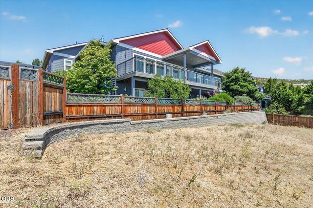 4200 Falcon Ridge Terrace, Medford, OR 97504