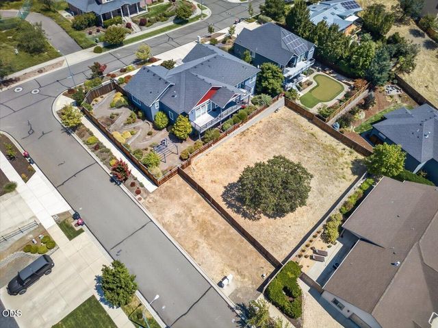 4200 Falcon Ridge Terrace, Medford, OR 97504