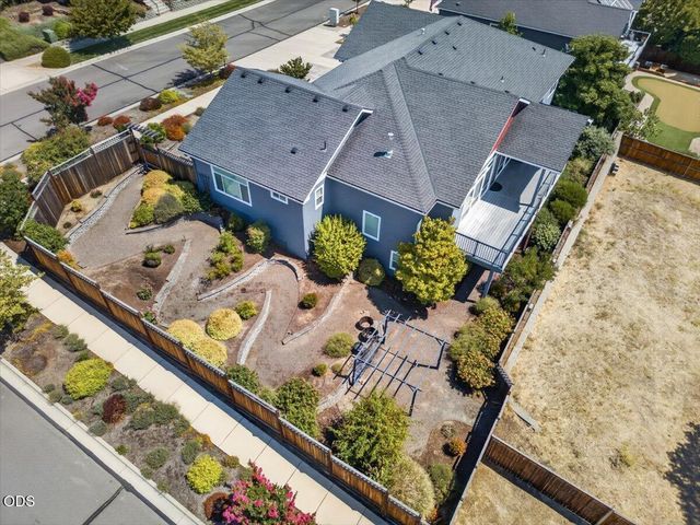 4200 Falcon Ridge Terrace, Medford, OR 97504