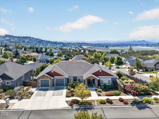 4200 Falcon Ridge Terrace, Medford, OR 97504