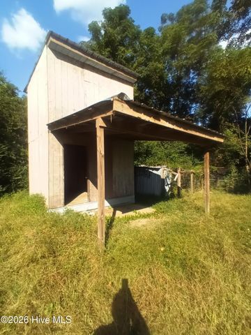 165 Shaw Road, Wallace, NC 28466