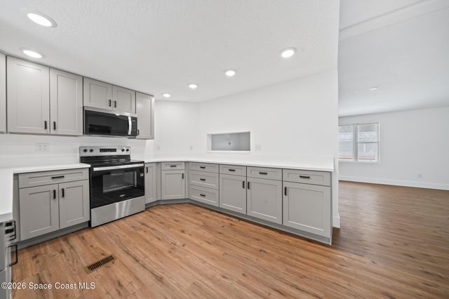 935 Falcon Drive, Micco, FL 32976