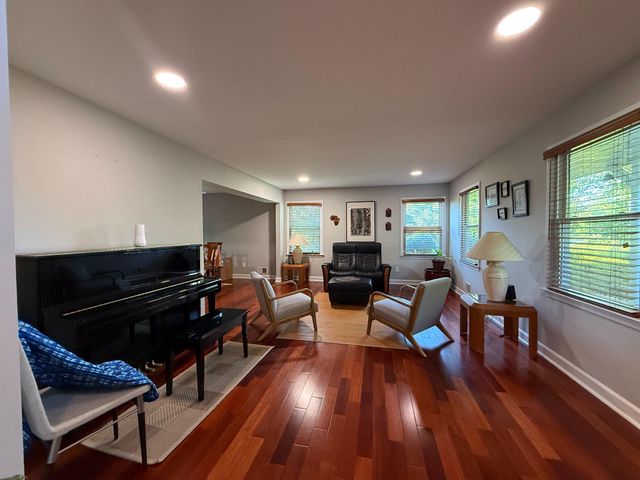 3 DANNYS, Princeton Junction, NJ 08550