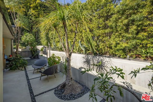 1087 Moraga Drive, Los Angeles, CA 90049