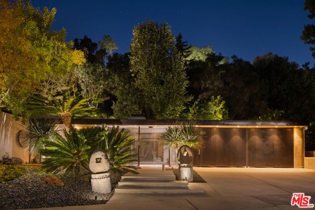 1087 Moraga Drive, Los Angeles, CA 90049