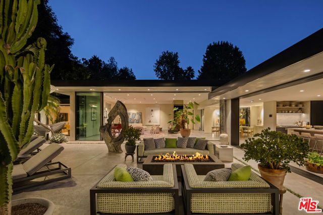 1087 Moraga Drive, Los Angeles, CA 90049