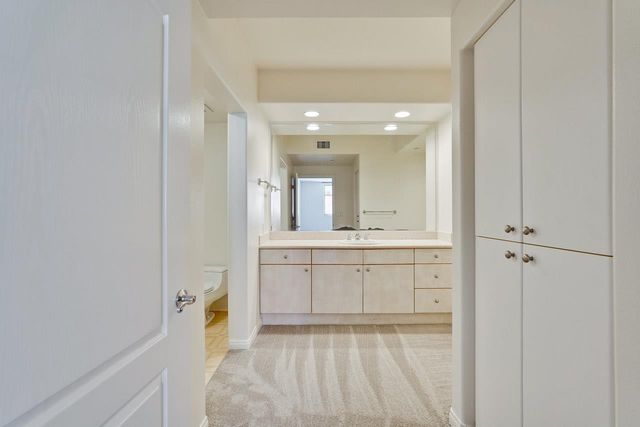 130 E San Fernando Street 407, San Jose, CA 95112