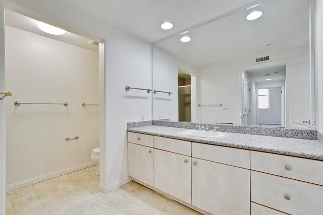 130 E San Fernando Street 407, San Jose, CA 95112