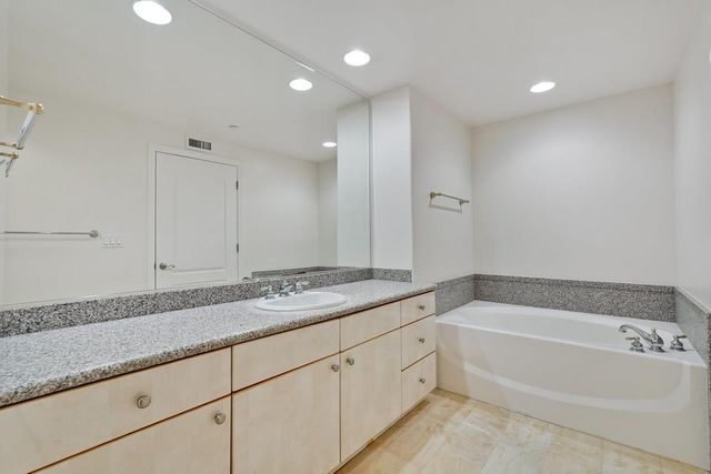 130 E San Fernando Street 407, San Jose, CA 95112