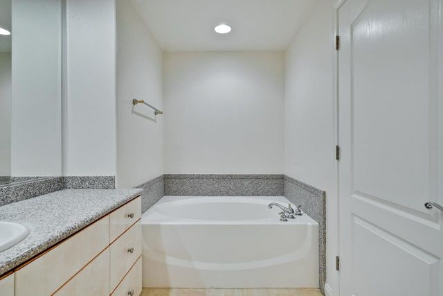 130 E San Fernando Street 407, San Jose, CA 95112