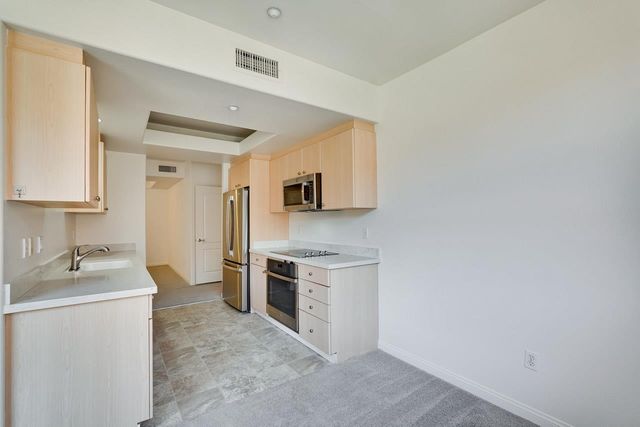 130 E San Fernando Street 407, San Jose, CA 95112