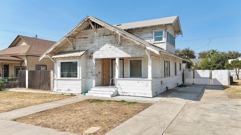 Image 1 of property listing at 2525 C Street, Selma, CA 93662