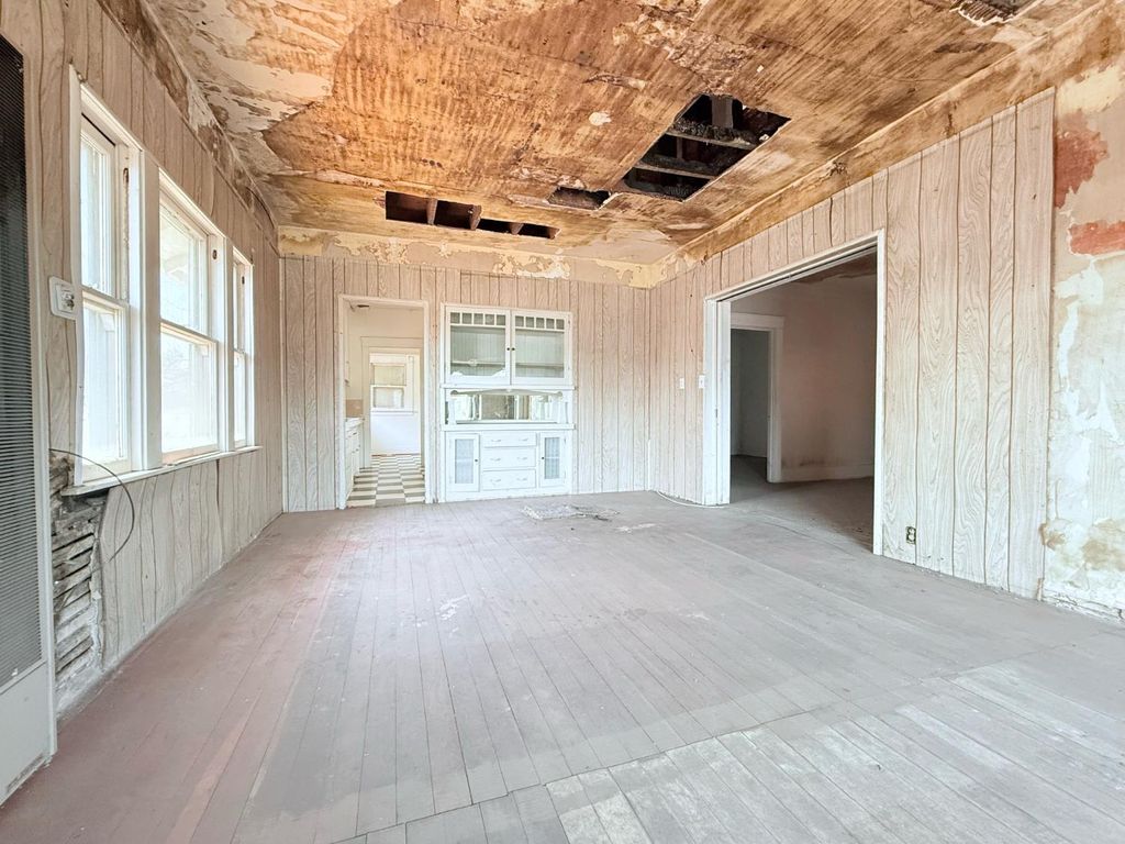 Image 2 of property listing at 2525 C Street, Selma, CA 93662