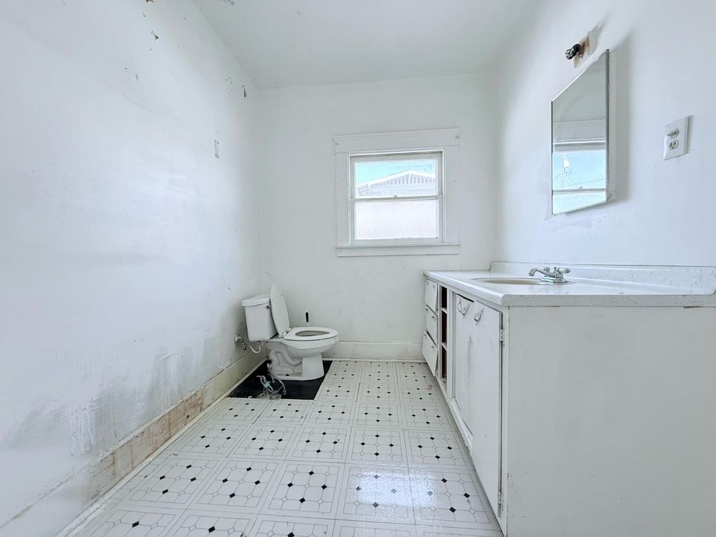 Image 5 of property listing at 2525 C Street, Selma, CA 93662