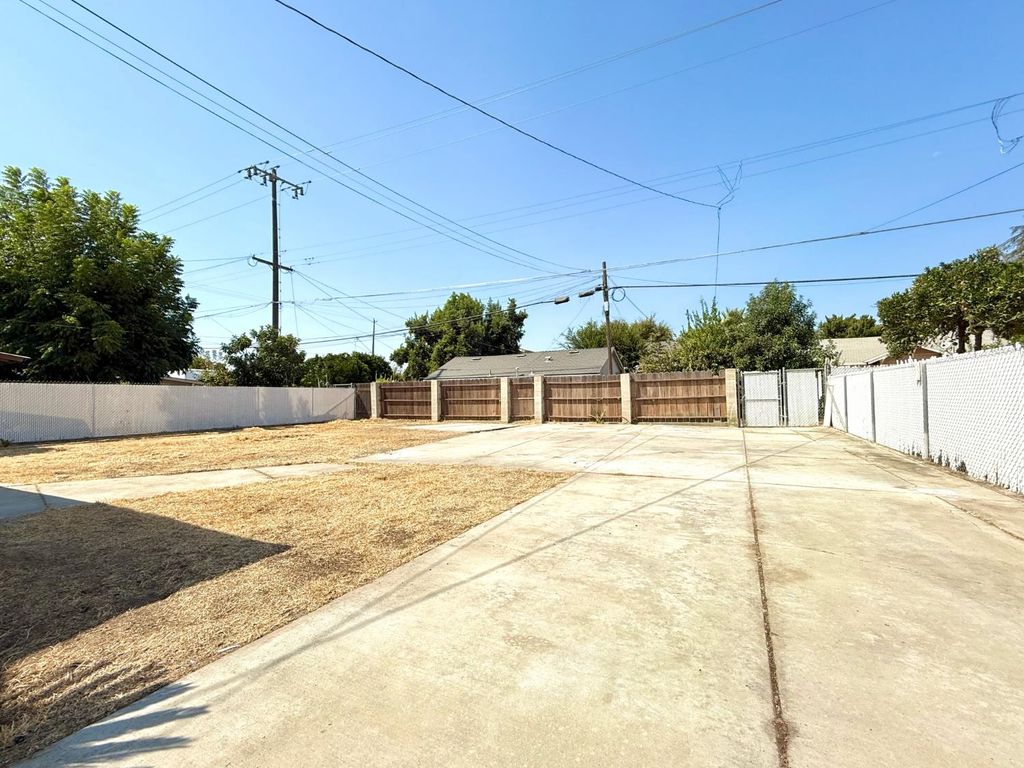 Image 9 of property listing at 2525 C Street, Selma, CA 93662