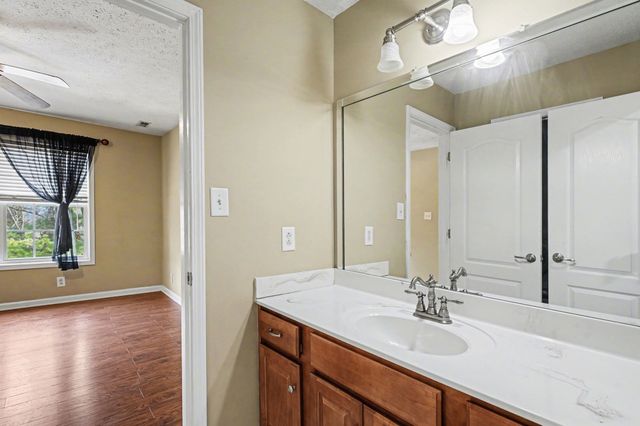 634 Bobbitt Rd, Ashland City, TN 37015
