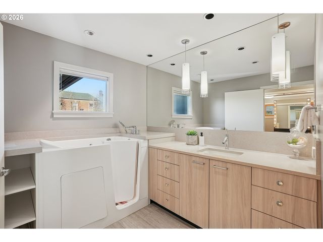 1776 Sw MONTGOMERY Dr, Portland, OR 97201