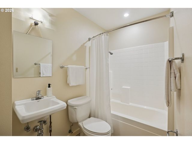 1776 Sw MONTGOMERY Dr, Portland, OR 97201