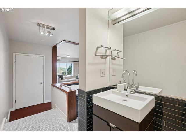 1776 Sw MONTGOMERY Dr, Portland, OR 97201