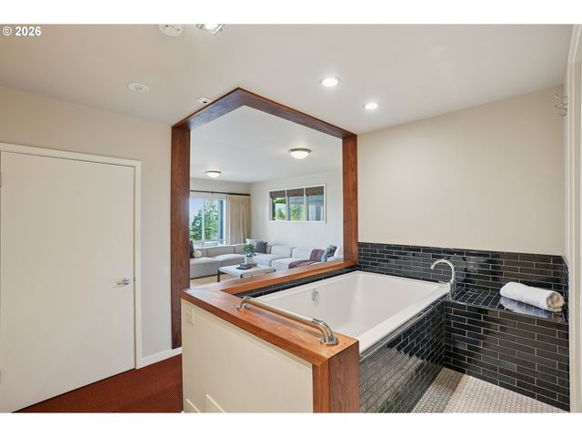 1776 Sw MONTGOMERY Dr, Portland, OR 97201