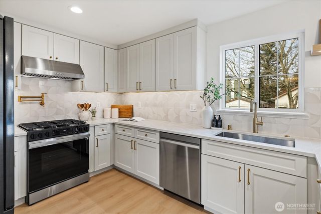 9003 30th Avenue SW, Seattle, WA 98126