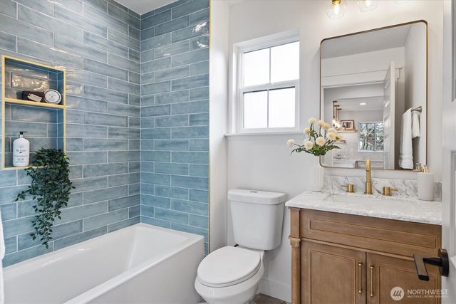 9003 30th Avenue SW, Seattle, WA 98126