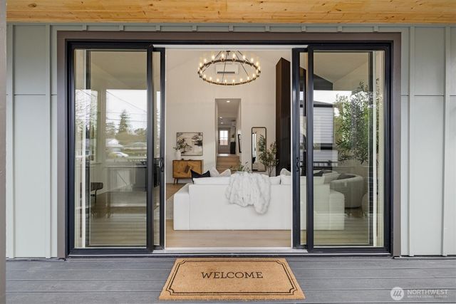 9003 30th Avenue SW, Seattle, WA 98126