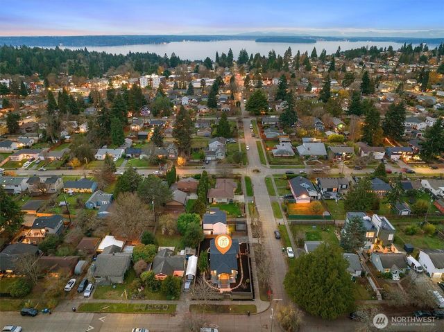 9003 30th Avenue SW, Seattle, WA 98126