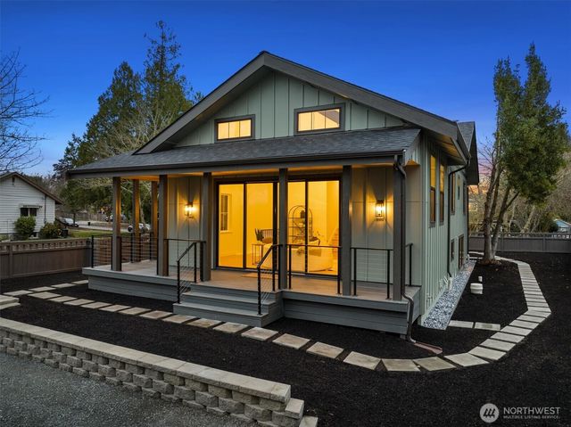 9003 30th Avenue SW, Seattle, WA 98126