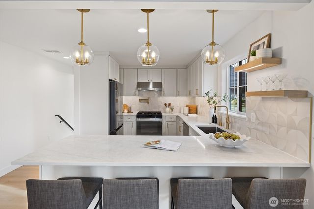 9003 30th Avenue SW, Seattle, WA 98126