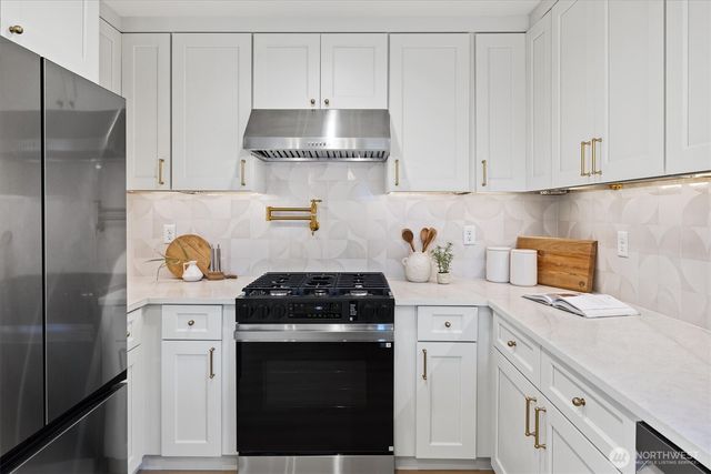 9003 30th Avenue SW, Seattle, WA 98126