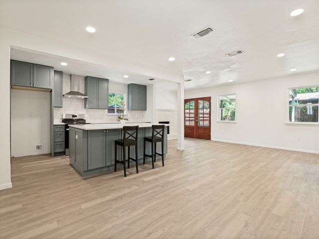 2600 Olympia Court, Arlington, TX 76013
