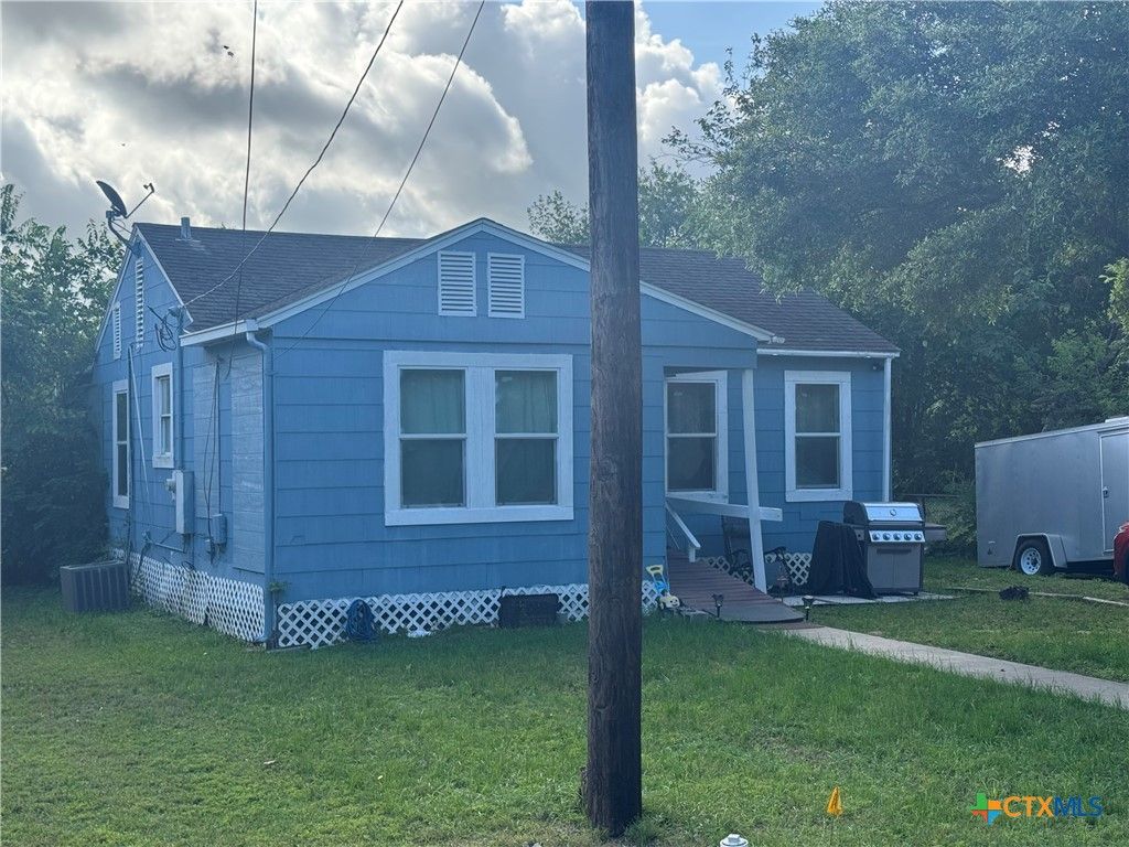Image 4 of property listing at 1117 Terrell Street, Cuero, TX 77954