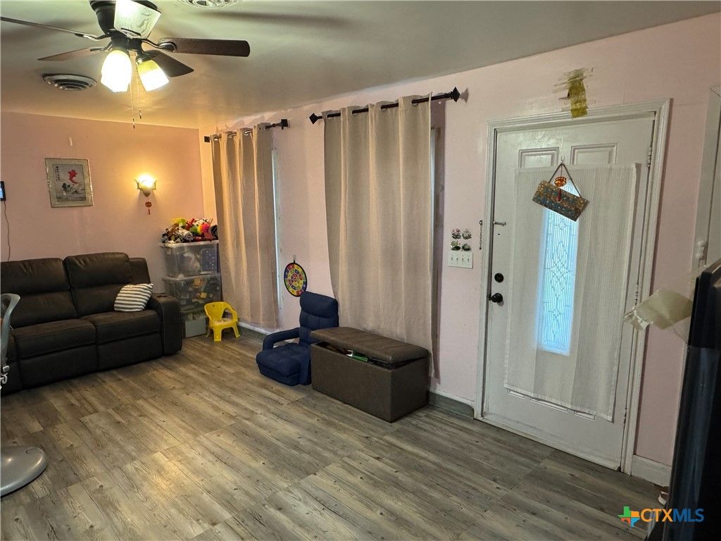 Image 5 of property listing at 1117 Terrell Street, Cuero, TX 77954
