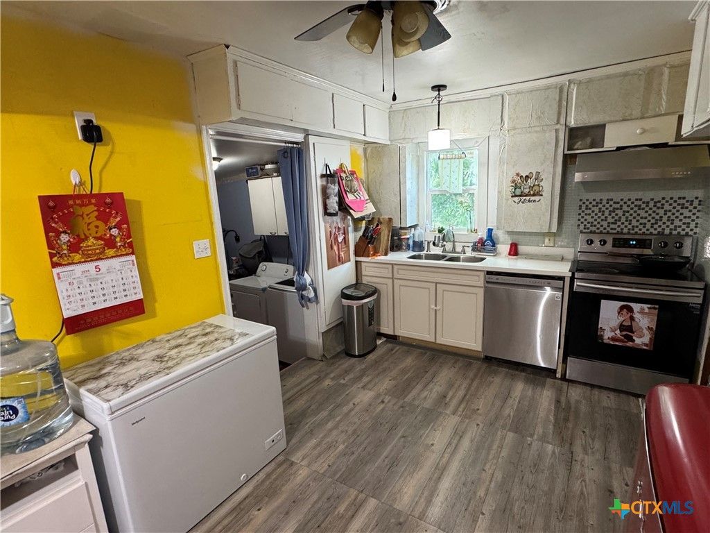 Image 7 of property listing at 1117 Terrell Street, Cuero, TX 77954