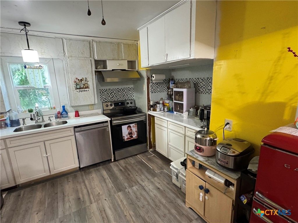 Image 8 of property listing at 1117 Terrell Street, Cuero, TX 77954