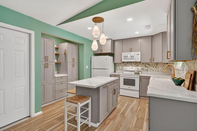 953 Oakmont Drive, Redding, CA 96003