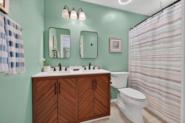 953 Oakmont Drive, Redding, CA 96003