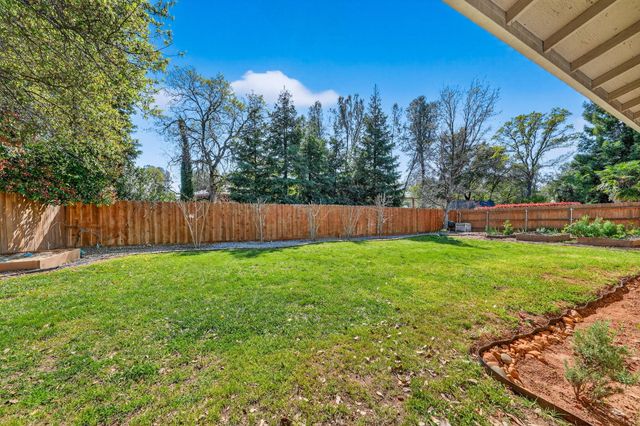 953 Oakmont Drive, Redding, CA 96003