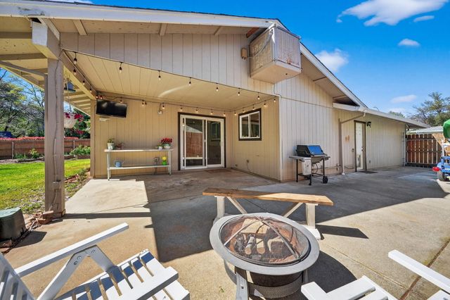 953 Oakmont Drive, Redding, CA 96003