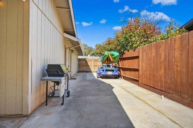 953 Oakmont Drive, Redding, CA 96003